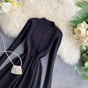 Őszi női ruha szabásminta vékony kötés piros és fekete színben