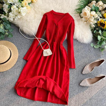 Őszi női ruha szabásminta vékony kötés piros és fekete színben