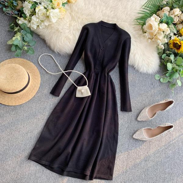 Őszi női ruha szabásminta vékony kötés piros és fekete színben