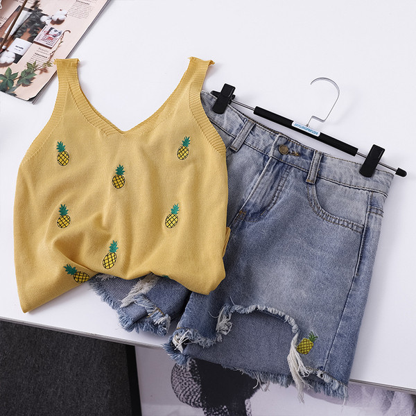 Modern női felső hímzéssel - négy színben