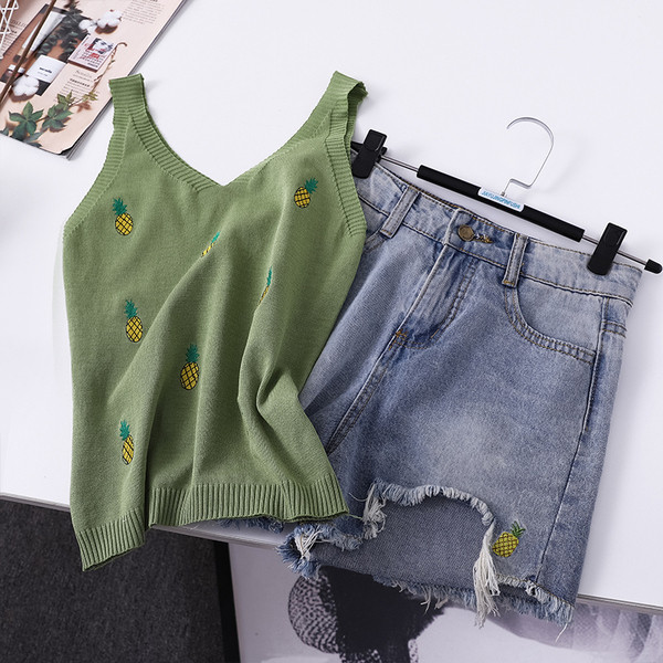 Modern női felső hímzéssel - négy színben