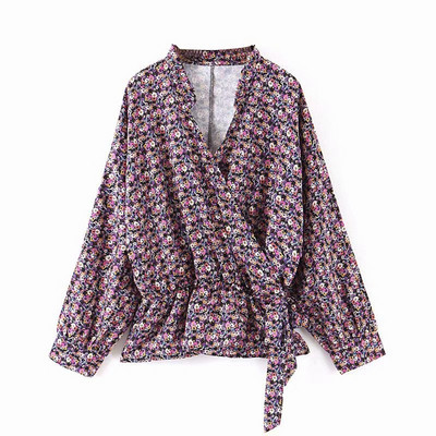 Cămașă de damă cu decolteu în V adânc și mâneci 3/4