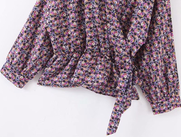 Cămașă de damă cu decolteu în V adânc și mâneci 3/4