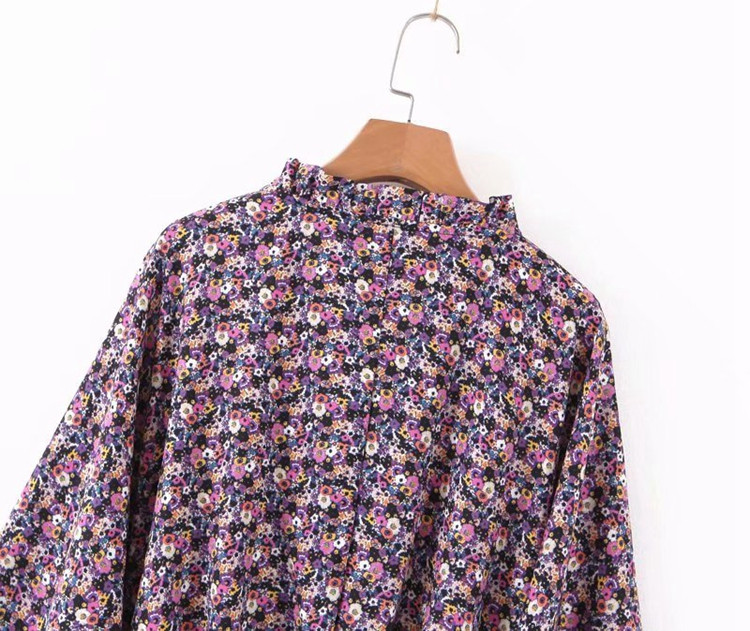 Cămașă de damă cu decolteu în V adânc și mâneci 3/4