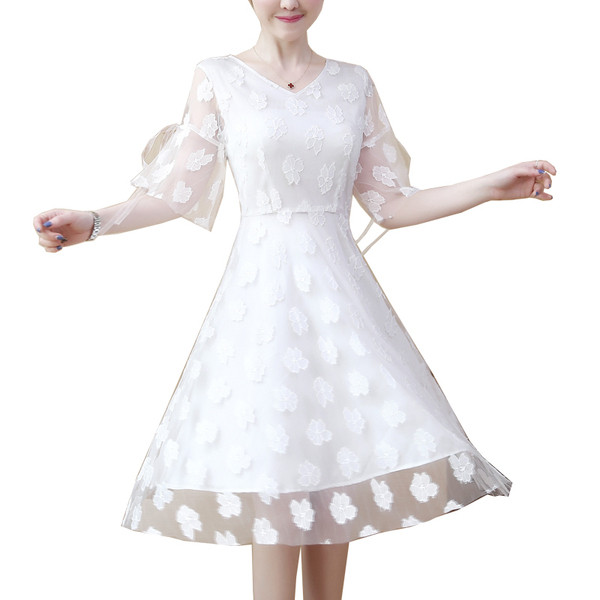 Elegáns női ruha fehér és fekete színben, rövid ujjal