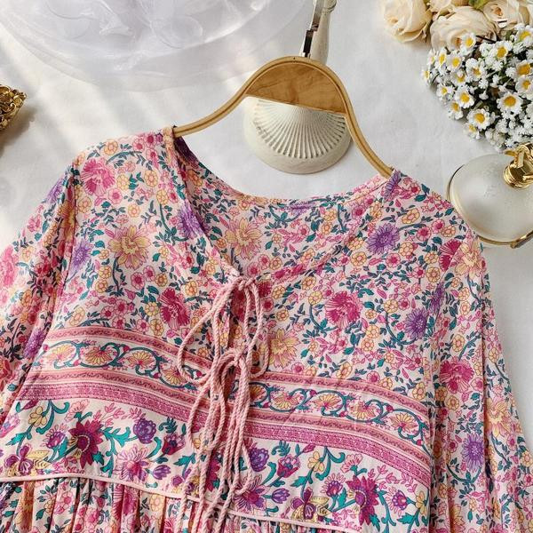 Rochie de dama actuala model lat cu cravate si model floral in rosu si roz