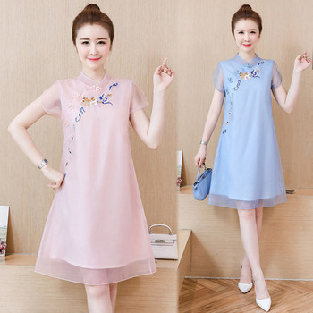 Modern női ruha két színben, hímzéssel