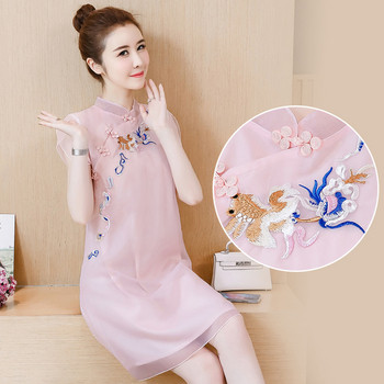 Modern női ruha két színben, hímzéssel