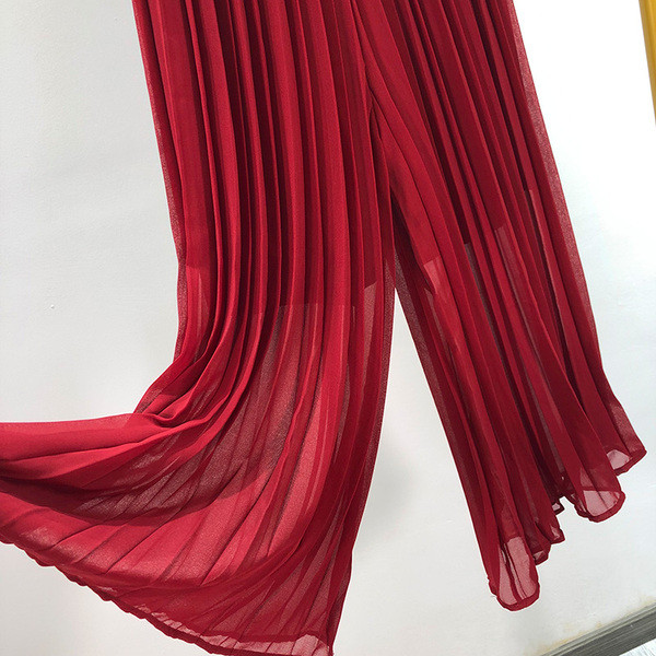 Pantaloni largi plisați de culoare visiniu