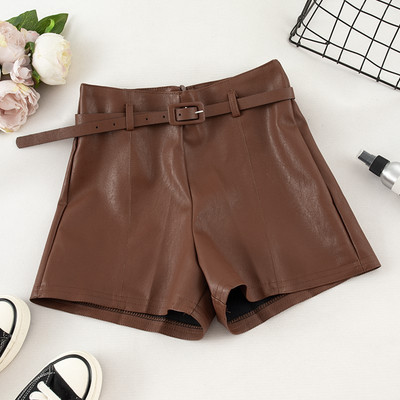 Нов модел дамски къси панталони с колан в три цвята