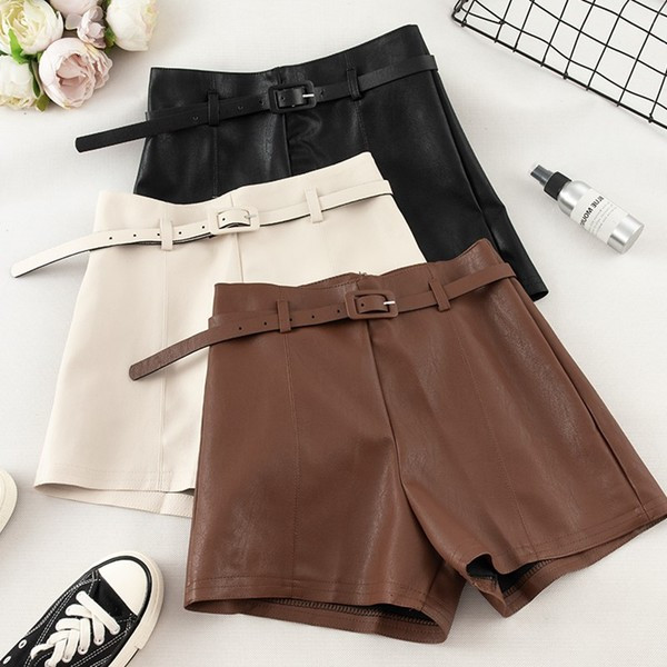 Új modell női rövidnadrág övvel, három színben