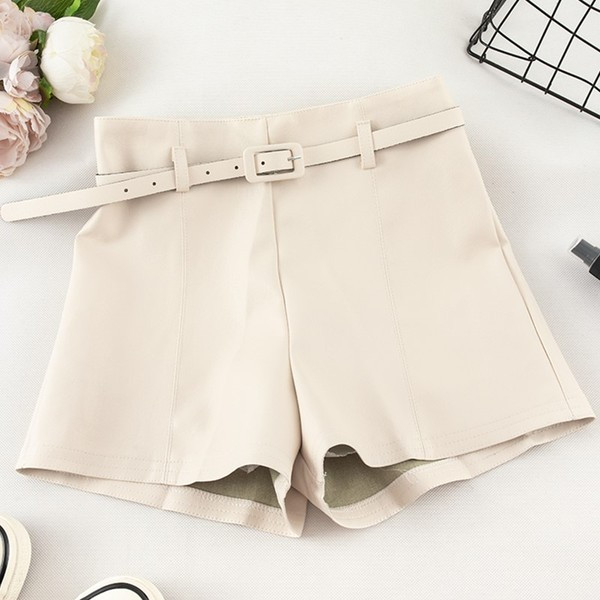 Új modell női rövidnadrág övvel, három színben