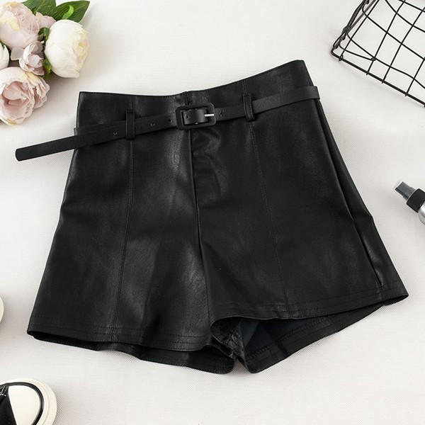 Új modell női rövidnadrág övvel, három színben