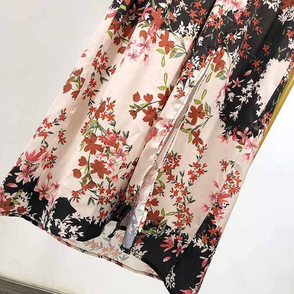 Rochie lunga de dama cu model floral si decolteu in V