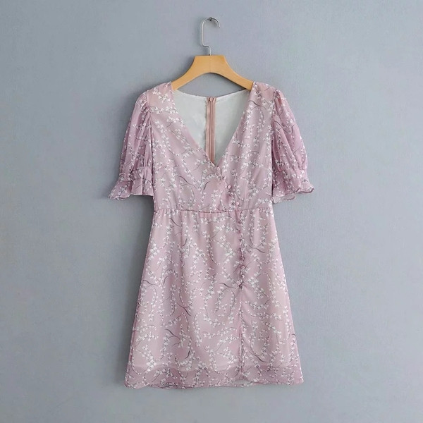 Női ruha rövid ujjal és V-nyakú lila színben