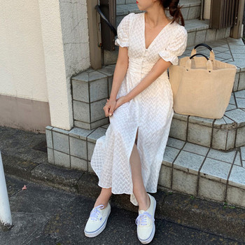 Rochie modernă de damă în alb, cu fante