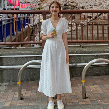 Rochie modernă de damă în alb, cu fante