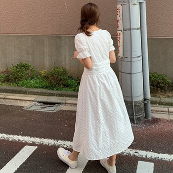 Rochie modernă de damă în alb, cu fante