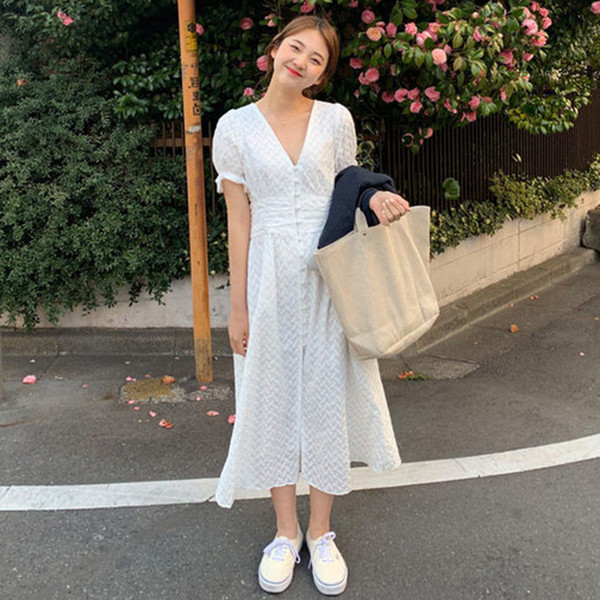 Rochie modernă de damă în alb, cu fante