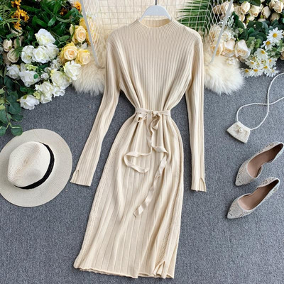 Alkalmi női kötött ruha derékkötővel több színben