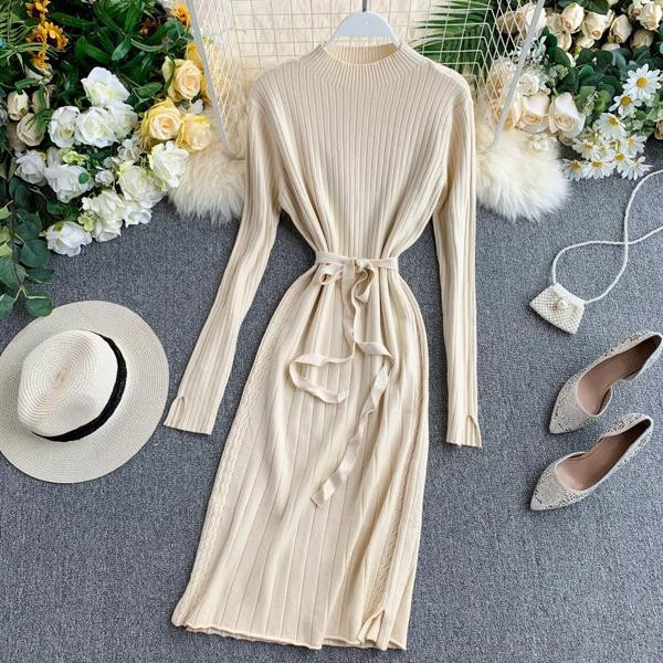 Alkalmi női kötött ruha derékkötővel több színben