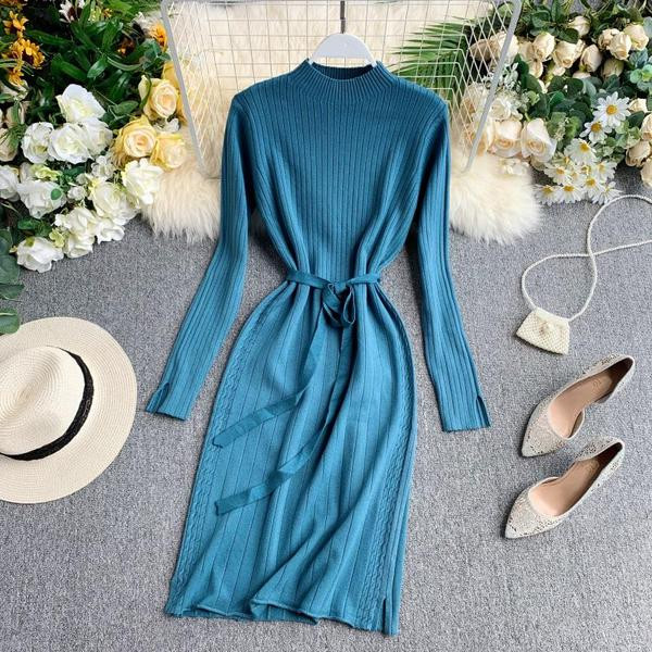 Alkalmi női kötött ruha derékkötővel több színben