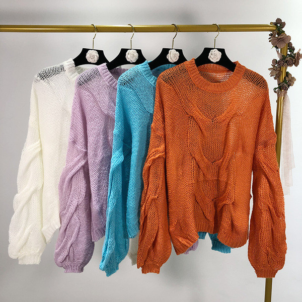 Női pulóver ovális nyakkivágással, négy színben