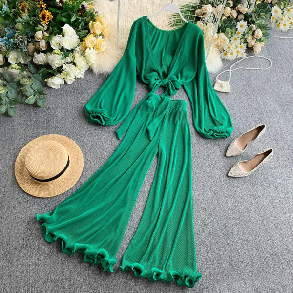 Set actual pentru femei din două părți - o bluză scurtă și pantaloni largi în diferite culori