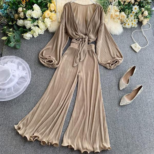 Set actual pentru femei din două părți - o bluză scurtă și pantaloni largi în diferite culori