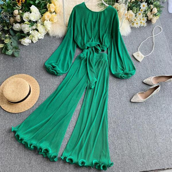 Set actual pentru femei din două părți - o bluză scurtă și pantaloni largi în diferite culori