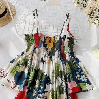 Színes női ruha csupasz vállakkal, fehér és piros színben