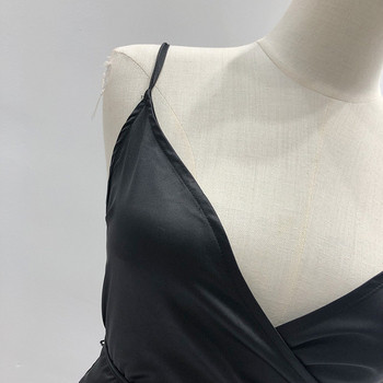 Női ruha mély V-kivágással és pántokkal