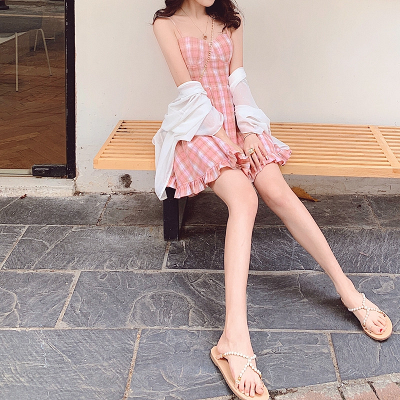 Rochie de dama moderna in carouri de culoare roz - model croiat