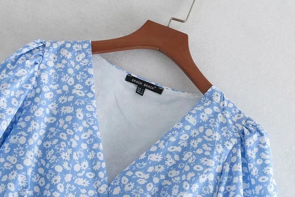 Bluză de damă cu model floral în albastru