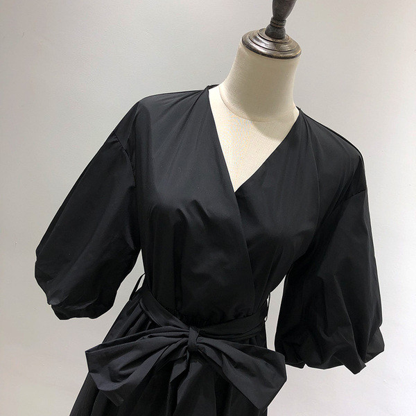 Női ruha V - nyakkivágással és 3/4 ujjú - szabású modell