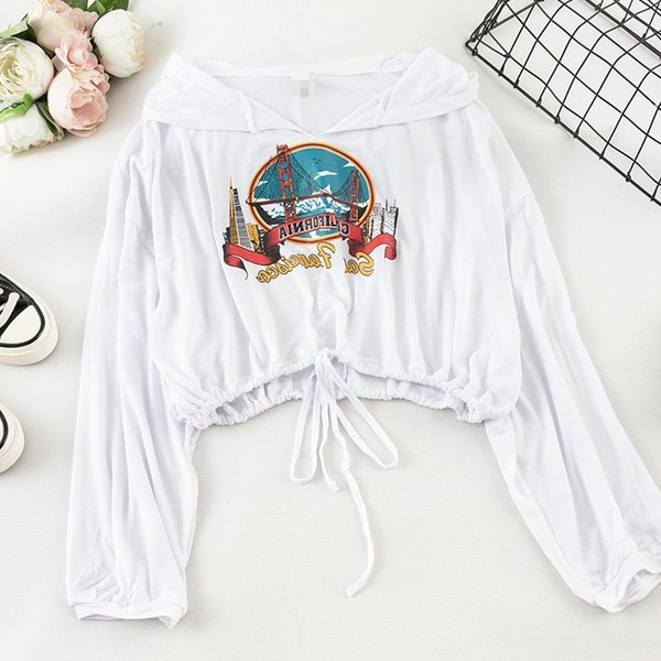 Női sportblúz rátéttel és kapucnival - többféle színben