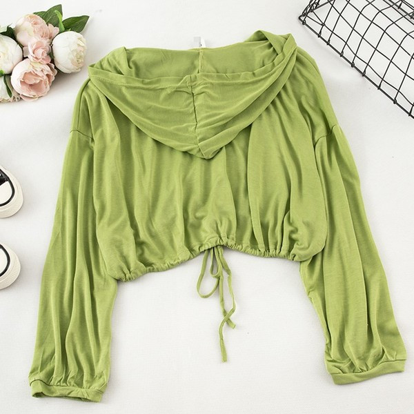 Női sportblúz rátéttel és kapucnival - többféle színben