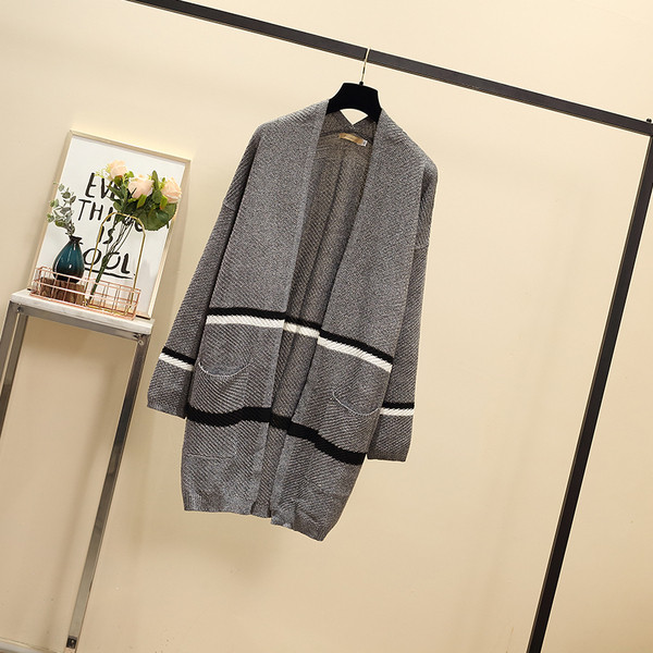 Vestă lungă de damă cu buzunare de culoare gri și negru