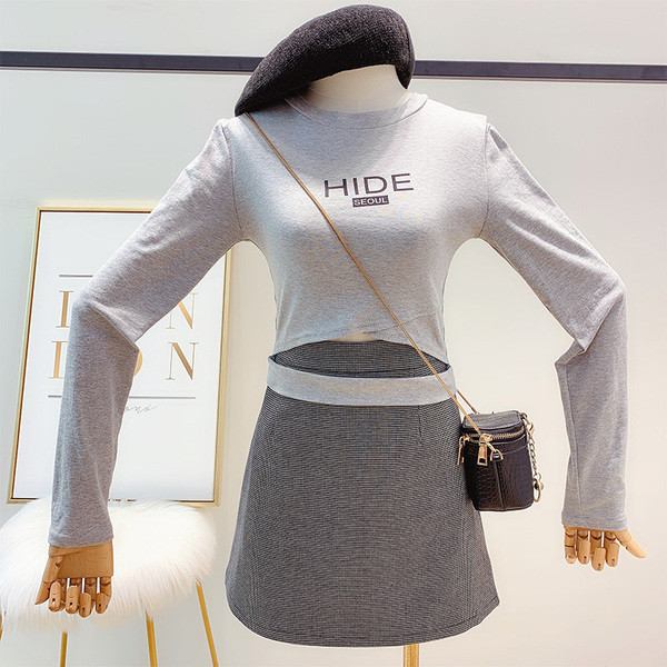 Modern női blúz felirattal és O-nyakkal