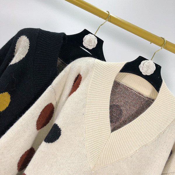 Női pulóver V-nyakkal, két színben