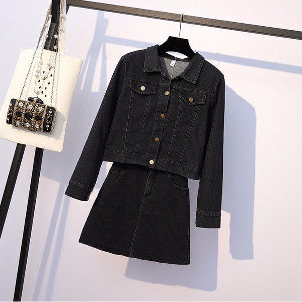 Set de denim de damă care include jachetă și fustă de culoare neagră