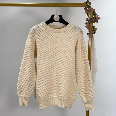 Ovális nyakkivágású pulóver két színben