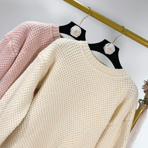 Ovális nyakkivágású pulóver két színben