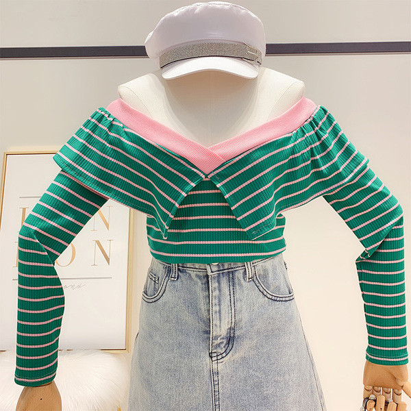 Bluză de damă actuală cu decolteu în V