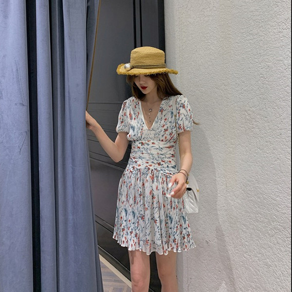Női modern rövid ruha virágmintával