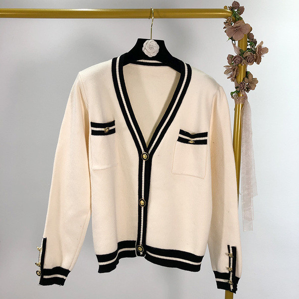 Cardigan de dama din tricotat subtire cu nasturi