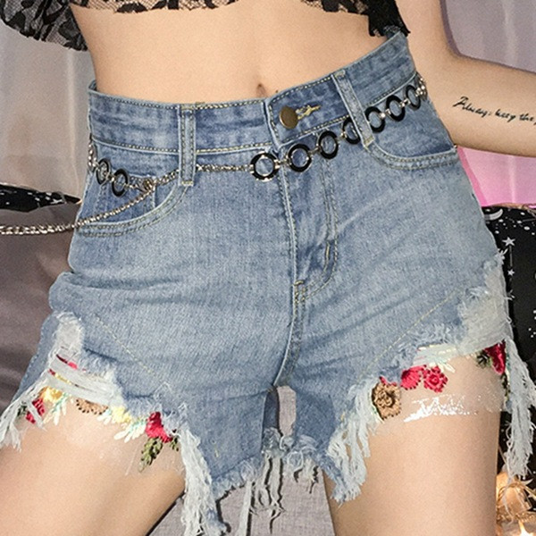 Női alkalmi rövidnadrág szakadt motívumokkal