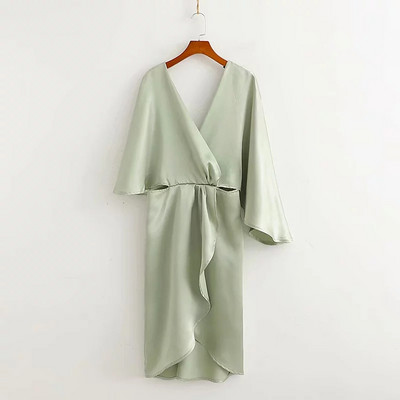 Rochie de damă și decolteu în V de culoare verde