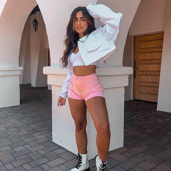 Дамско модерно късо яке в бял цвят