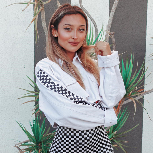 Дамско модерно късо яке в бял цвят